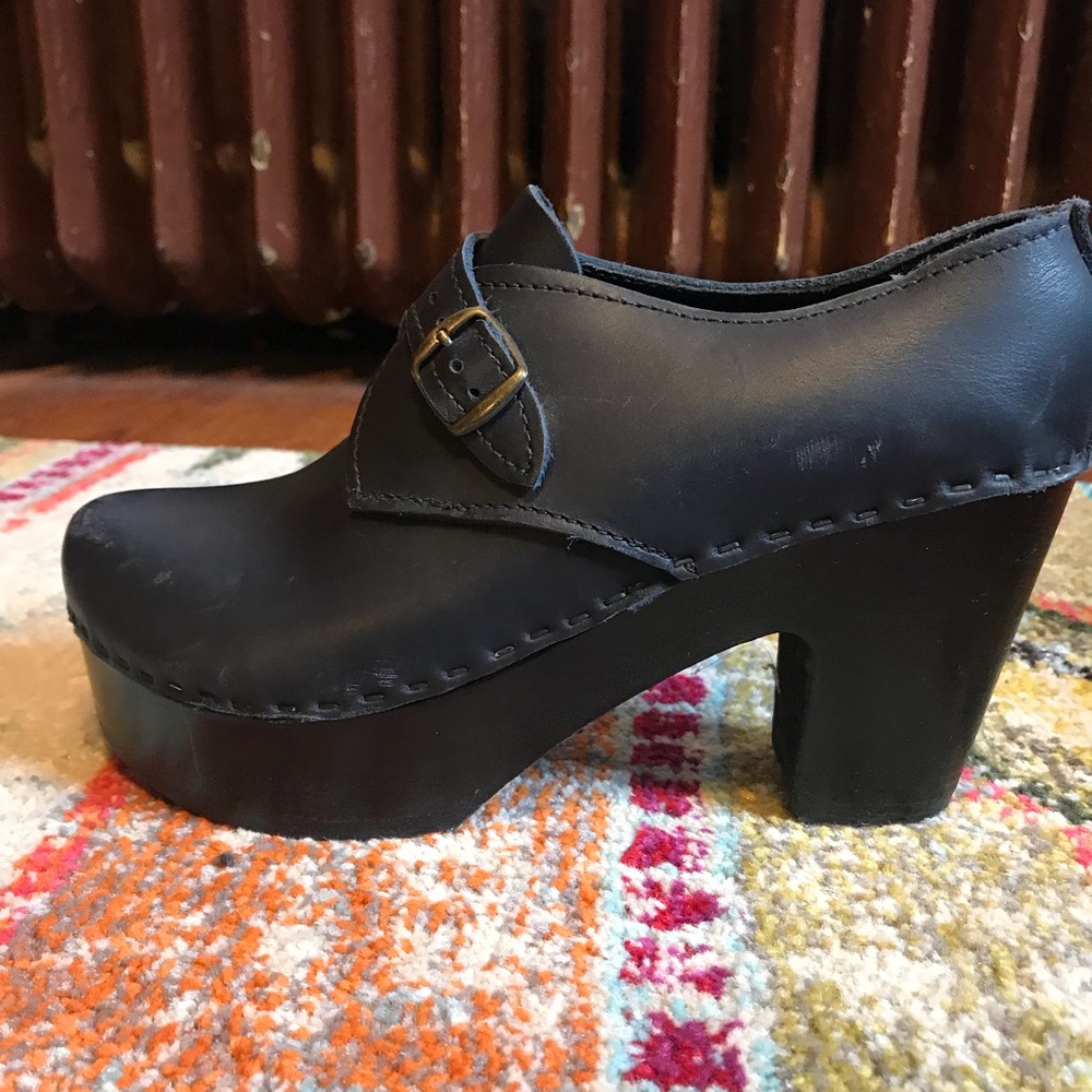 No. 6 clog shoes